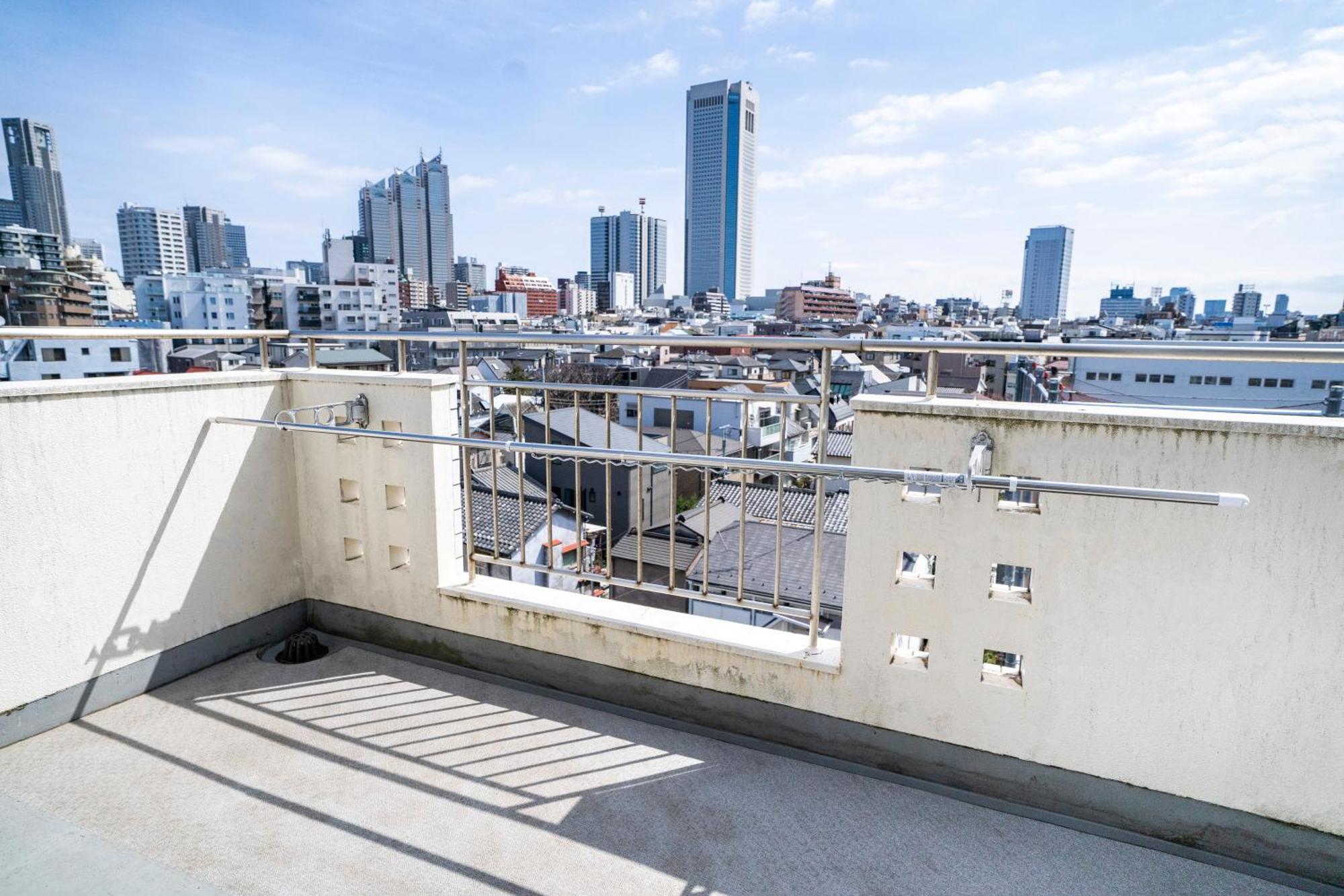 6th Floor 602 With Elevator, 700 Meters Walk From Nishi-shinjuku Gochome 4 Minutes To Shinjuku, 75 Square Meters 30 Square Meters Of Large Balcony Appartement